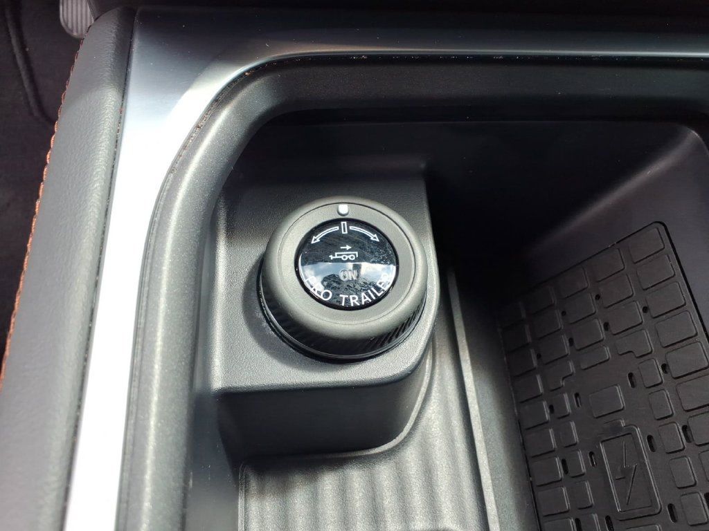 Used 2025 Ford Expedition Active RWD image 33