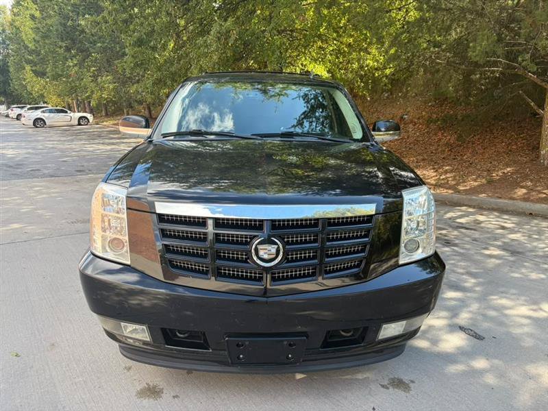 Used 2011 Cadillac Escalade Premium RWD image 2