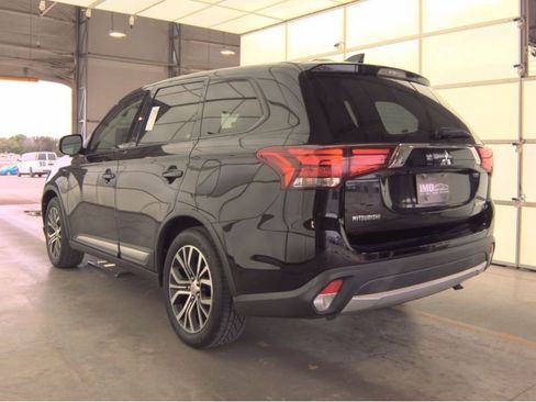Used 2018 Mitsubishi Outlander SE image 8