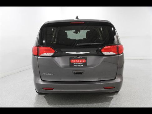 Used 2023 Chrysler Voyager LX FWD image 21