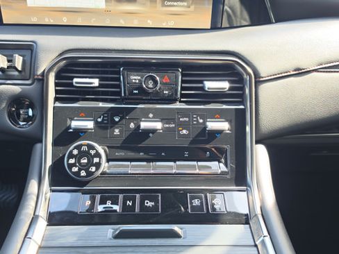 Used 2025 Nissan Armada PRO-4X AWD/4WD image 42