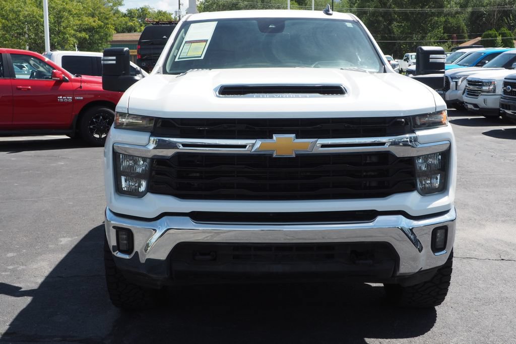 Used 2024 Chevrolet Silverado 2500 LT AWD/4WD image 2