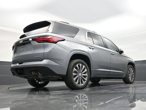 Used 2023 Chevrolet Traverse Premier FWD image 24