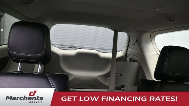 Used 2023 Chrysler Pacifica Touring-L FWD image 13