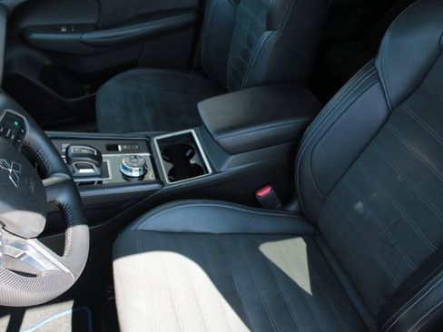 Used 2023 Mitsubishi Outlander SE image 5