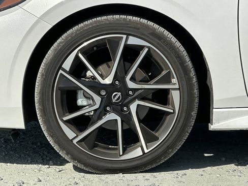 Used 2025 Nissan Sentra SR FWD image 12