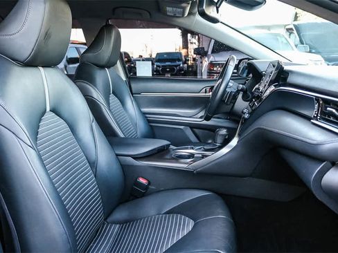 Used 2022 Toyota Camry SE image 17