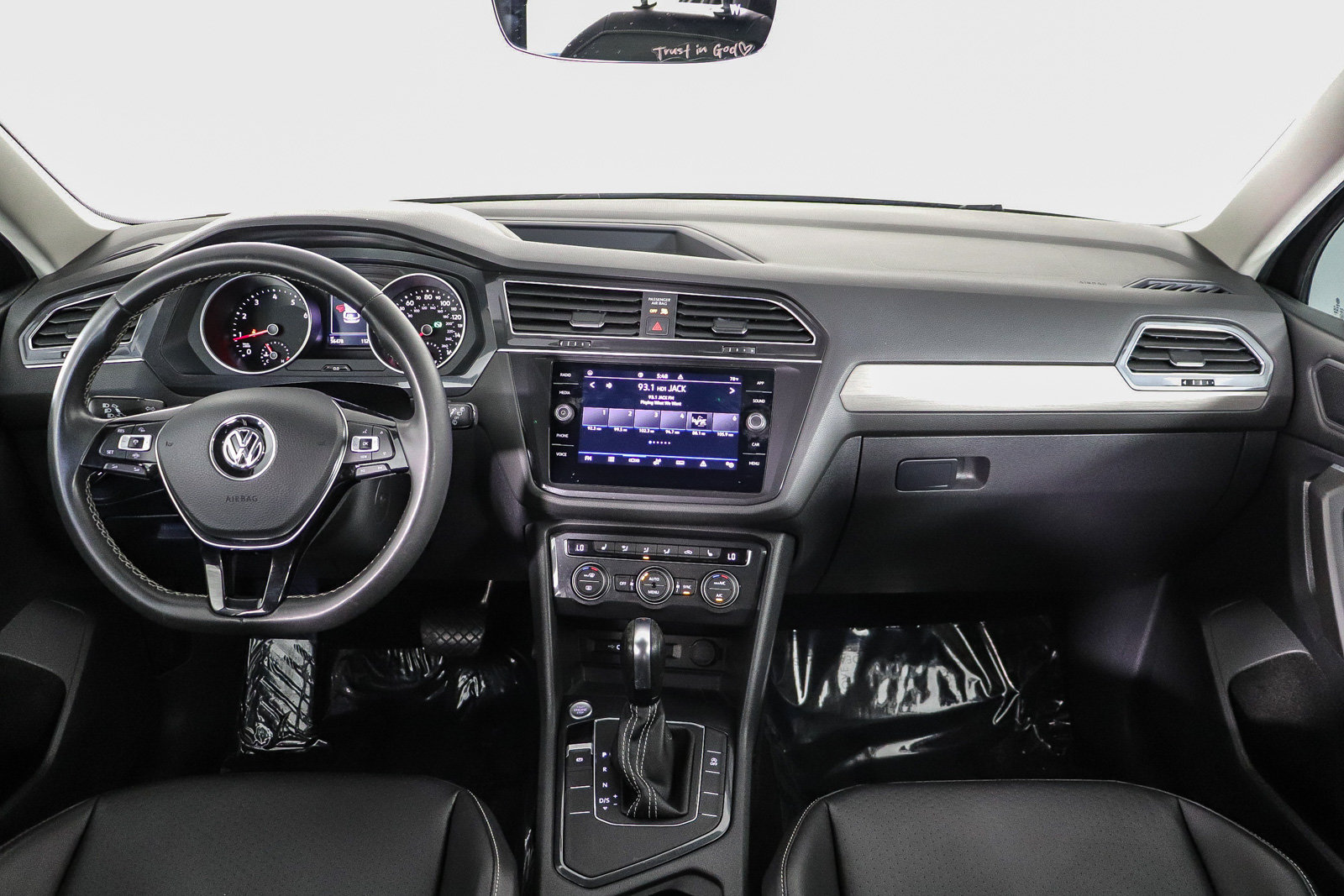 Used 2021 Volkswagen Tiguan SE w/ Panoramic Sunroof Package FWD image 13