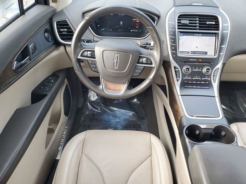 Used 2019 Lincoln Nautilus Reserve image 16