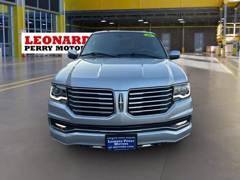 Used 2016 Lincoln Navigator Select image 2
