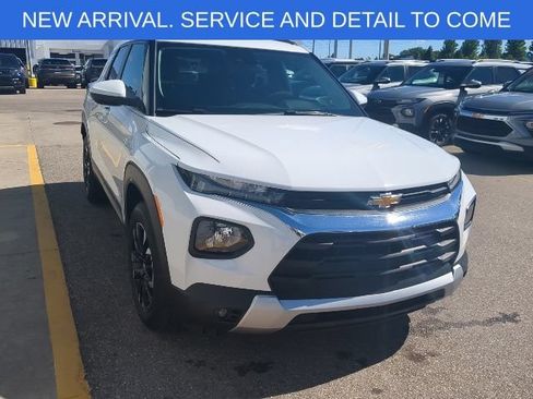 Used 2023 Chevrolet TrailBlazer LT FWD image 9