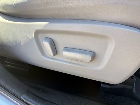 Used 2016 Toyota Highlander Limited image 31