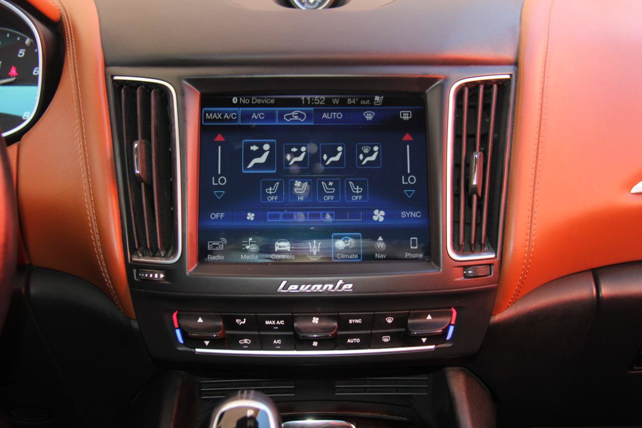 Used 2018 Maserati Levante GranLusso AWD/4WD image 15