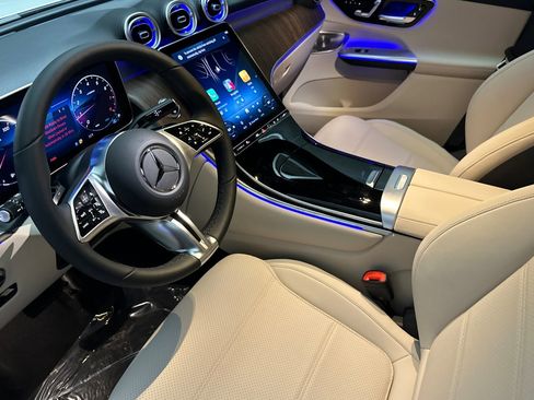 Used 2026 Mercedes-Benz GLC 300 image 4