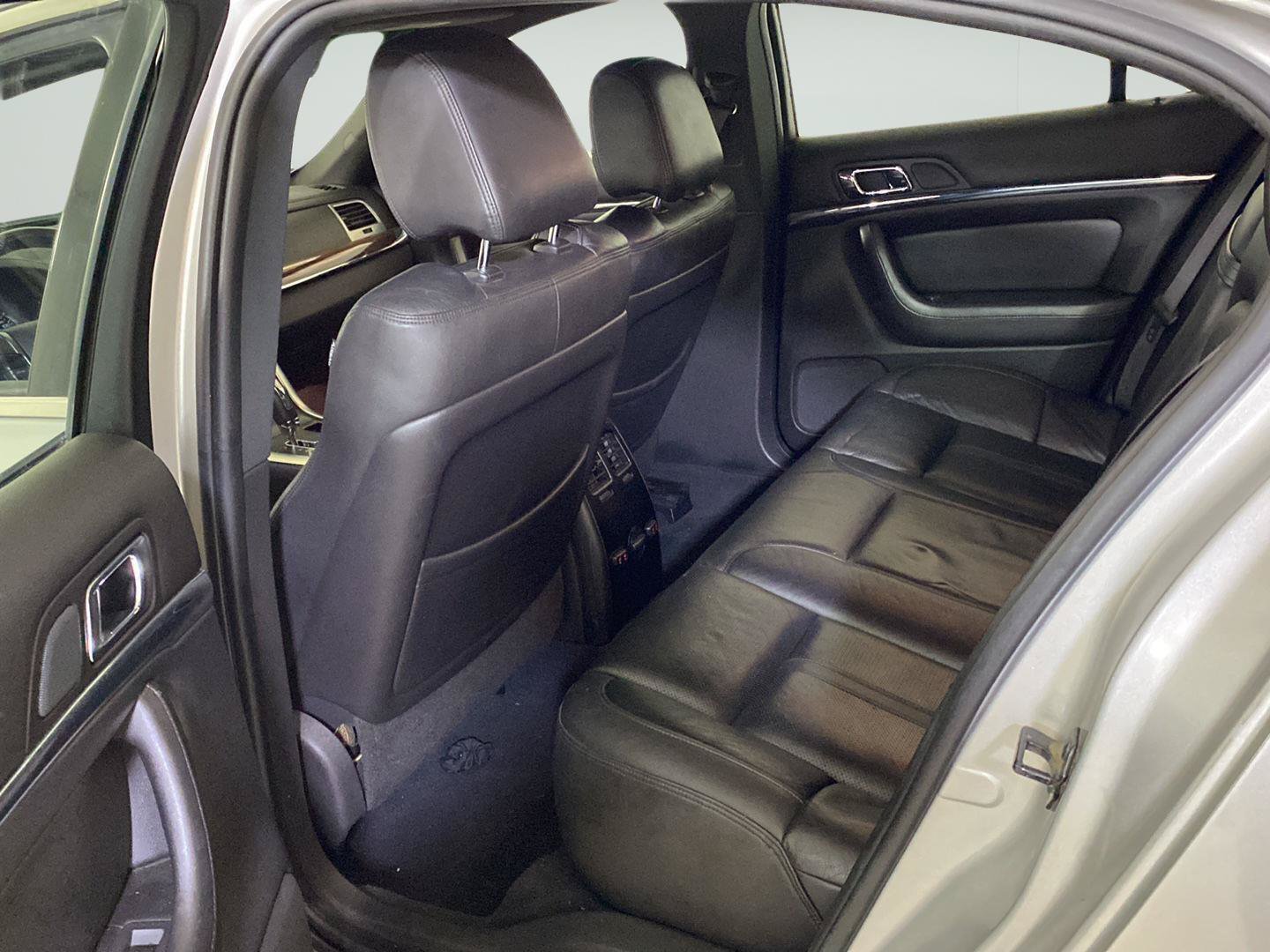 Used 2009 Lincoln MKS AWD image 30