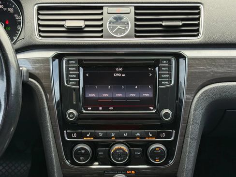 Used 2017 Volkswagen Passat 1.8T SE FWD image 19