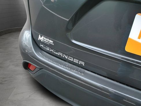 Used 2023 Toyota Highlander XLE AWD/4WD image 31