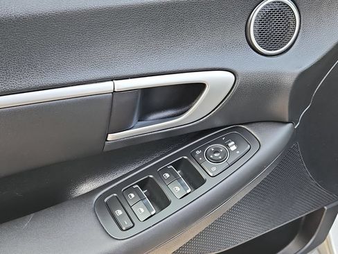 Used 2025 Hyundai Sonata SEL FWD image 13