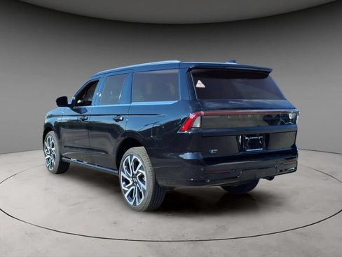 New 2026 Lincoln Navigator Reserve AWD/4WD image 3