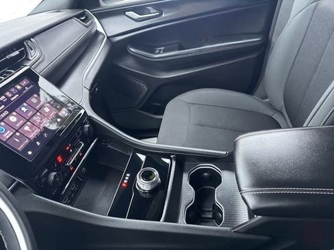 Certified 2025 Jeep Grand Cherokee Laredo w/ Luxury Tech Group I image 27