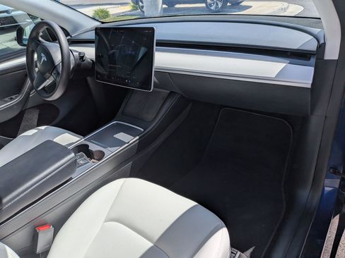 Used 2023 Tesla Model Y Long Range AWD/4WD image 32