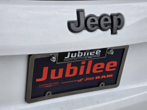 New 2026 Jeep Compass Latitude w/ Sun and Sound Group AWD/4WD image 31