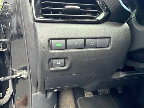 Used 2024 Nissan Sentra SV FWD image 19