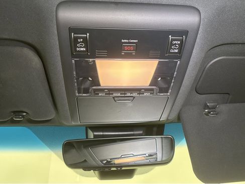 Used 2020 Toyota Land Cruiser Heritage Edition image 36