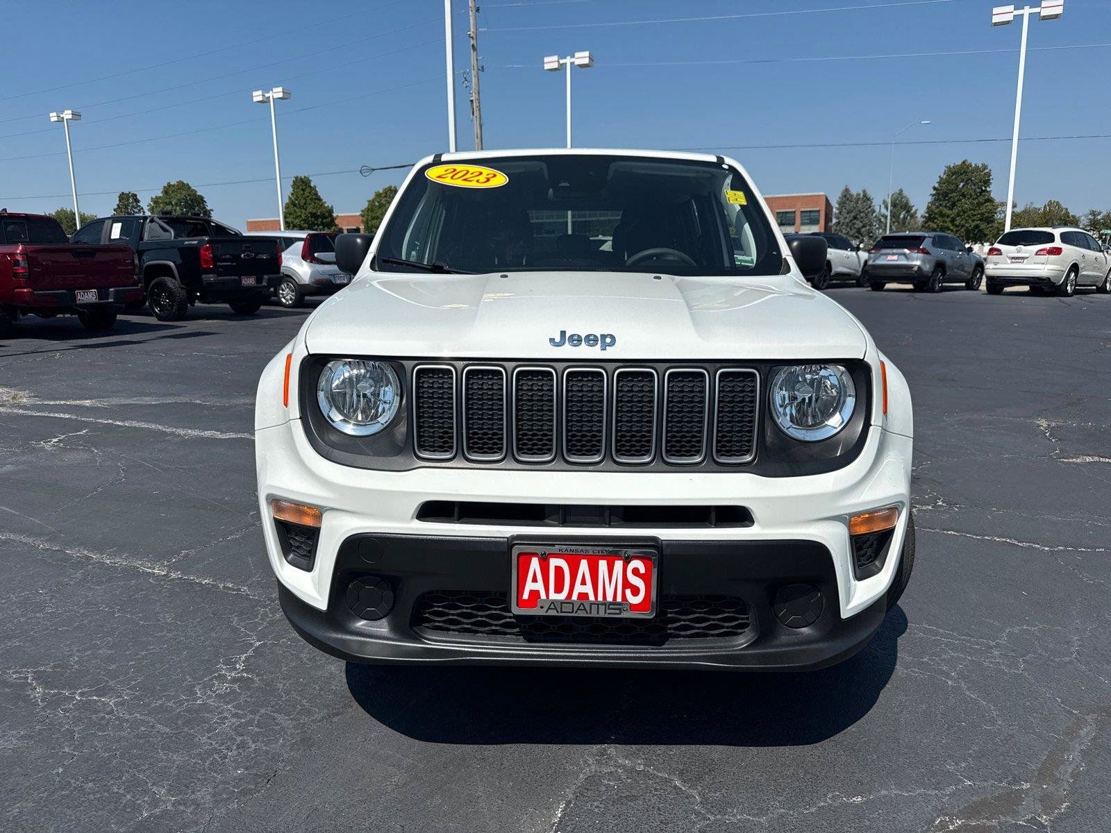 Used 2023 Jeep Renegade Latitude AWD/4WD image 3