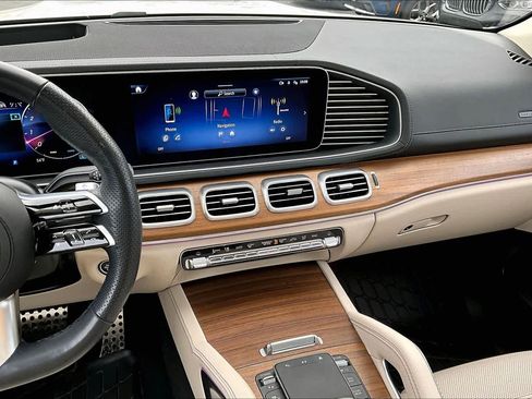 Used 2024 Mercedes-Benz GLS 450 4MATIC image 7