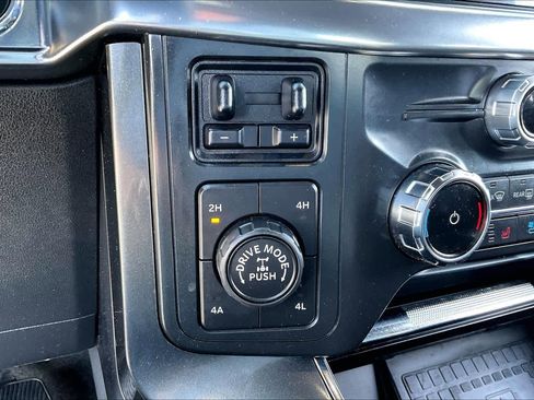 Used 2022 Ford F150 Lariat image 32