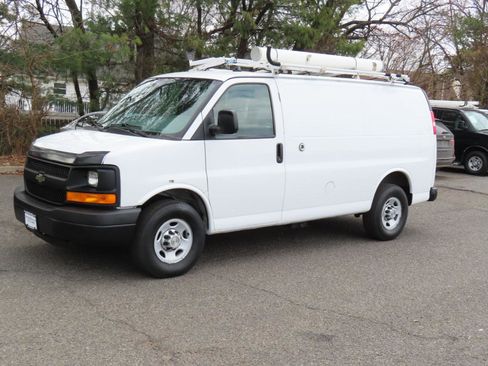 Used 2013 Chevrolet Express 2500 image 2