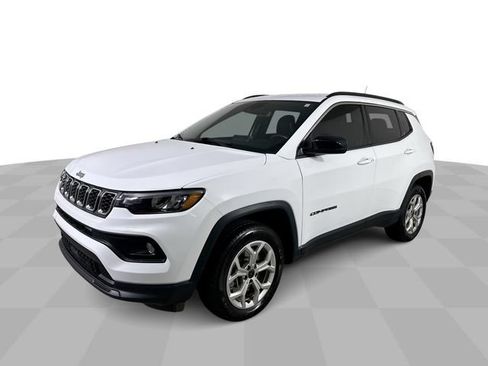 Used 2025 Jeep Compass Latitude AWD/4WD image 1