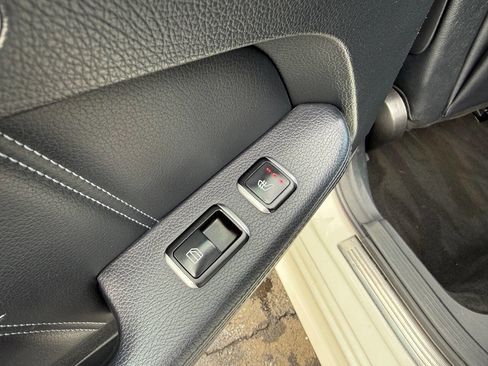 Used 2014 Mercedes-Benz E 350 4MATIC Sedan image 25