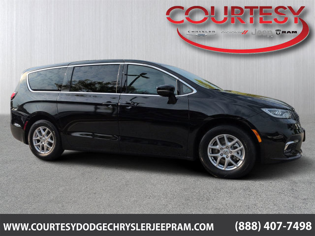 Certified 2025 Chrysler Pacifica Select FWD image 1