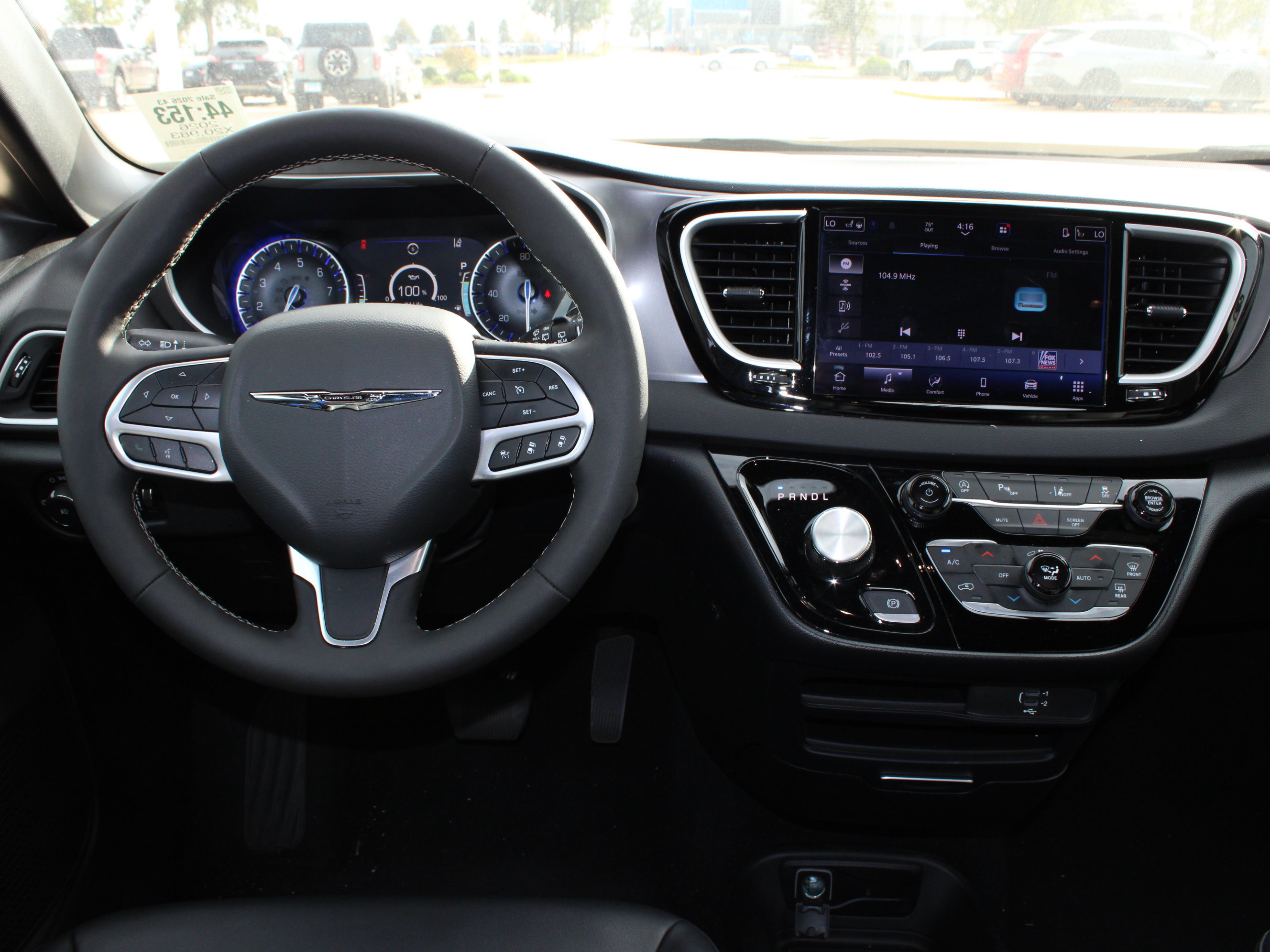 Used 2026 Chrysler Pacifica Select FWD image 10