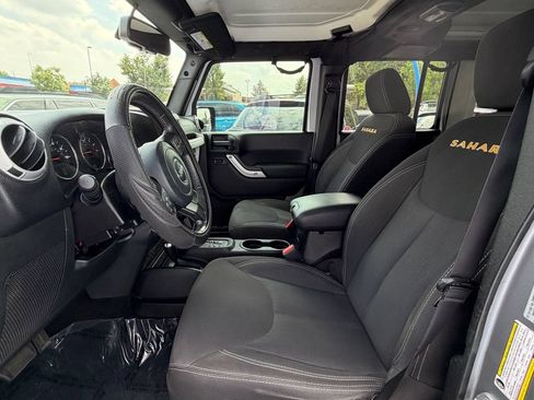 Used 2015 Jeep Wrangler Unlimited Sahara w/ Connectivity Group AWD/4WD image 7