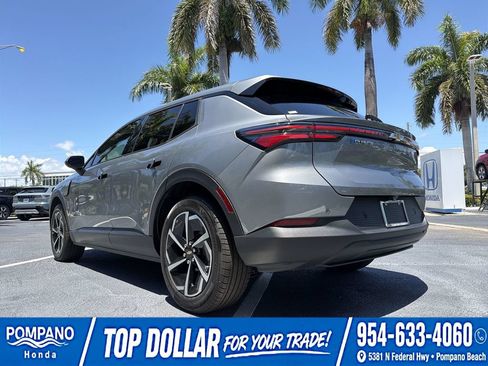 Used 2025 Chevrolet Equinox EV LT FWD image 21