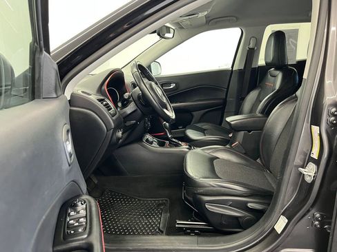 Used 2018 Jeep Compass Trailhawk image 4