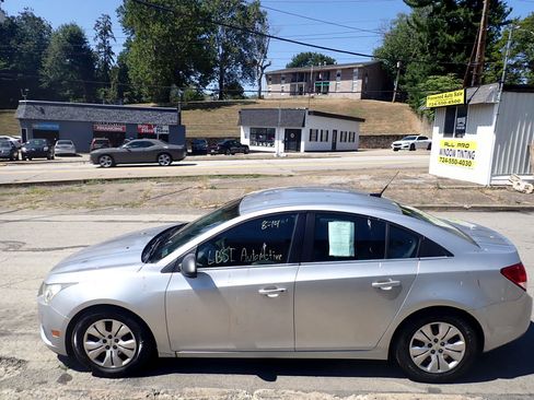Used 2012 Chevrolet Cruze LS image 4