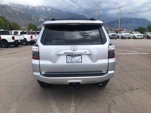 Used 2019 Toyota 4Runner SR5 AWD/4WD image 4