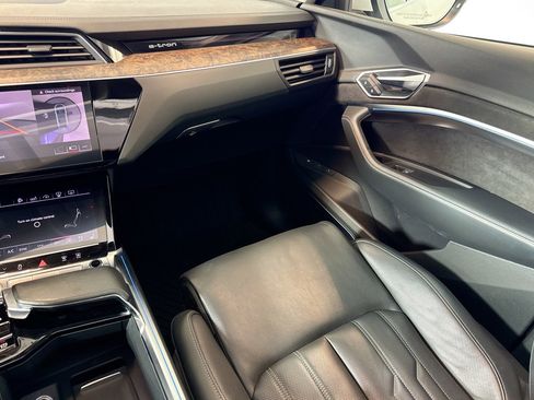 Used 2019 Audi e-tron Prestige w/ Prestige Package image 22