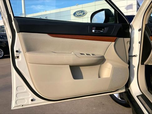 Used 2014 Subaru Outback 2.5i Limited image 18