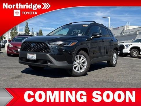 Used 2024 Toyota Corolla Cross LE w/ Moonroof Package image 2