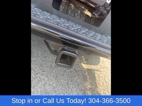 Used 2024 Chevrolet Colorado Z71 w/ Z71 Convenience Package 2 AWD/4WD image 9