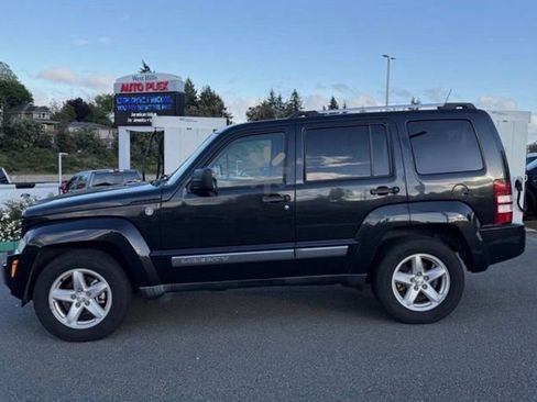Used 2011 Jeep Liberty Limited AWD/4WD image 3