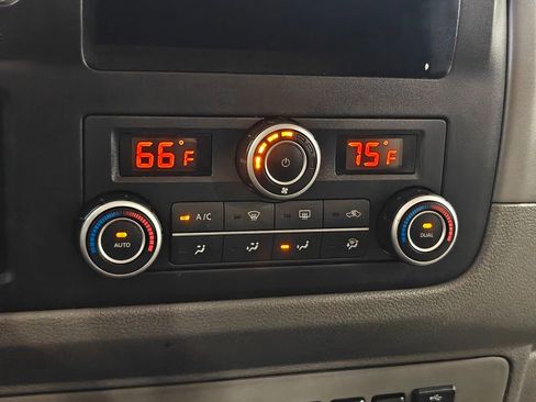 Used 2019 Nissan NV 3500 SL image 8