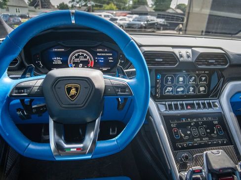 Used 2021 Lamborghini Urus AWD/4WD image 24