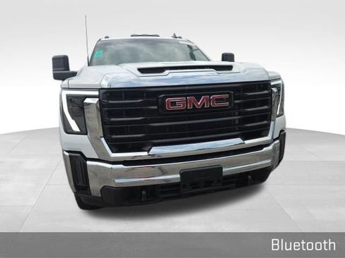 Used 2024 GMC Sierra 2500 Pro AWD/4WD image 3