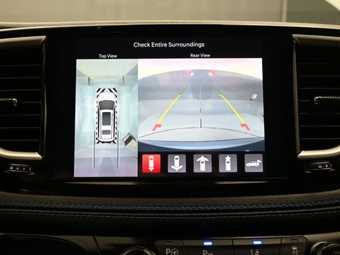 Used 2021 Chrysler Pacifica Touring-L FWD image 30